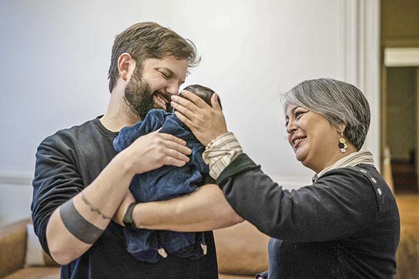<p>Tres claves del día después del triunfo de Jara: candidata prepara ajustes a su equipo, se distancia de Carmona e insiste en el fin de las AFP</p>