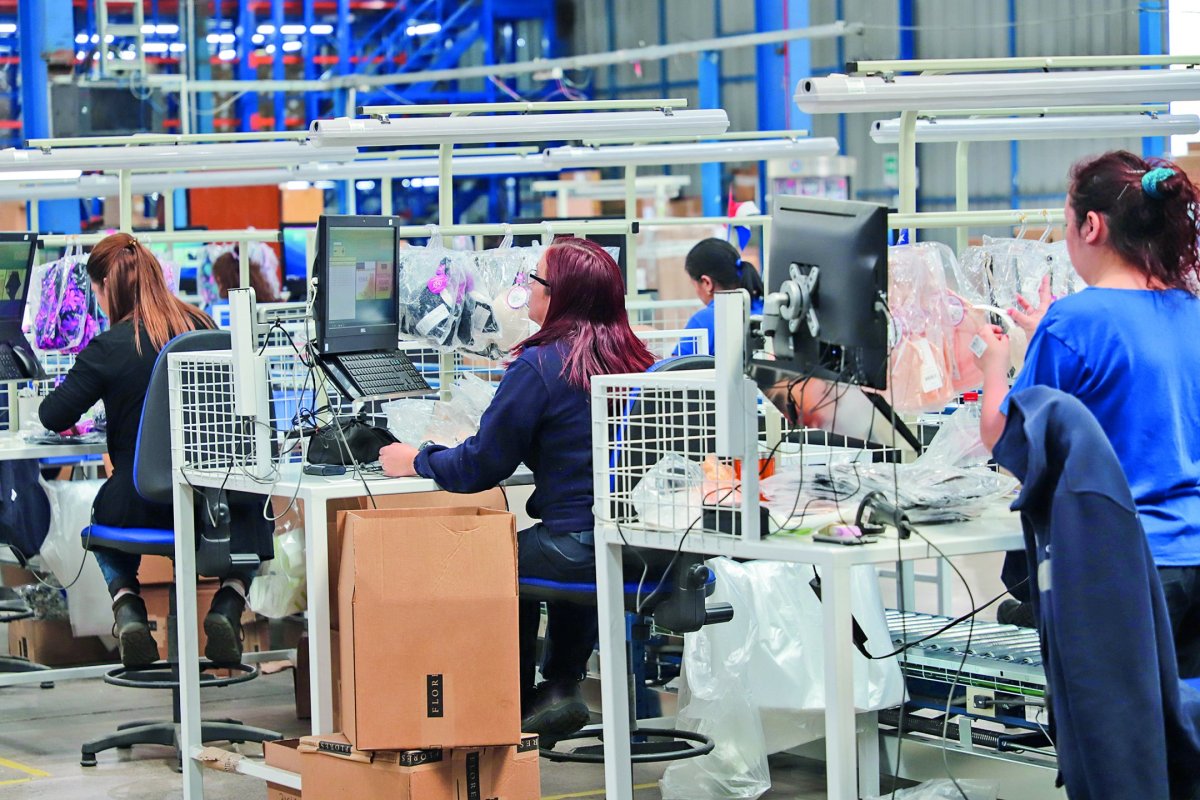 <p>Economistas exponen los riesgos de avanzar hacia un sueldo vital de $ 750 mil</p>