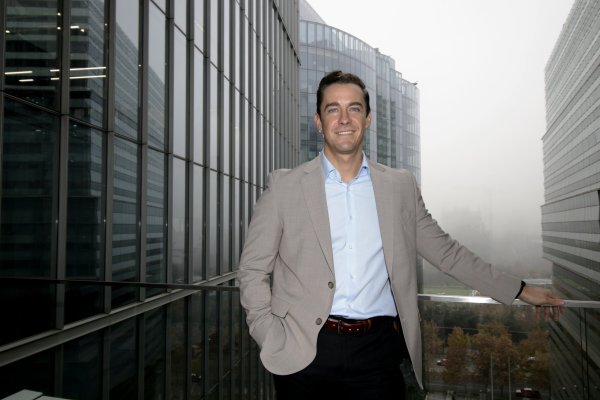 Roche hace un llamado a reducir judicialización por medicamentos y eficientizar el gasto en salud en Chile