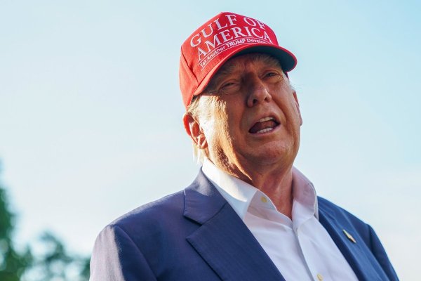 <p>Trump endurece el tono de su batalla comercial y dice que este viernes comenzará a notificar a socios comerciales aranceles por hasta 70%</p>