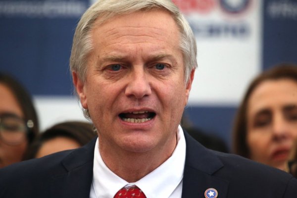 <p>El "momentum" de José Antonio Kast, que se alista para una segunda vuelta con Jeannette Jara</p>