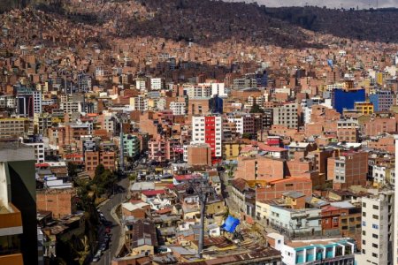 Bolivia, al borde del colapso, ofrece inesperado rally de bonos, ¿a qué se debe?