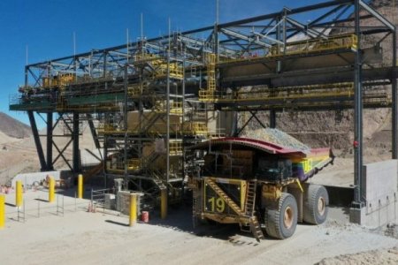 Perú expulsa a la mayoría de los mineros informales del esquema de permisos, en medio de lucha contra ilegales