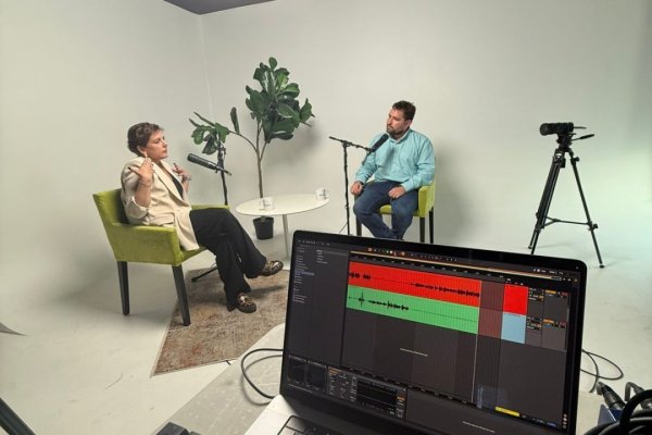 ¿Hablar vende? Radiografía al negocio del podcast + video