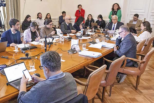 <p>La comisión de Trabajo del Senado. Foto: Senado</p>
