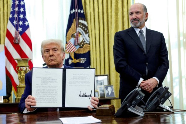 <p>Trump envía cartas de notificación a 14 países con alzas de aranceles de hasta 40% a partir del 1 de agosto</p>
