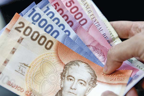<p>Los salarios continúan creciendo más que la inflación y ya cumplen 27 meses de alzas</p>