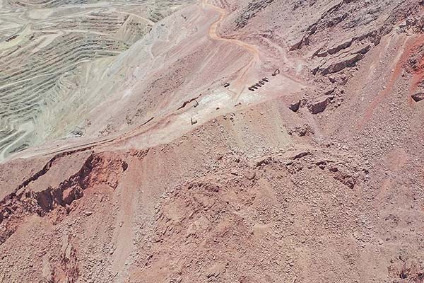 Histórico ejecutivo de Codelco sale de la gerencia general de El Salvador en medio de retraso de Rajo Inca