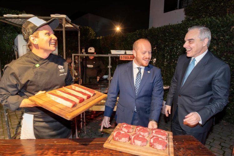 <p>Brasil apuesta por Chile como "corredor estratégico" para exportar su carne a Asia</p>