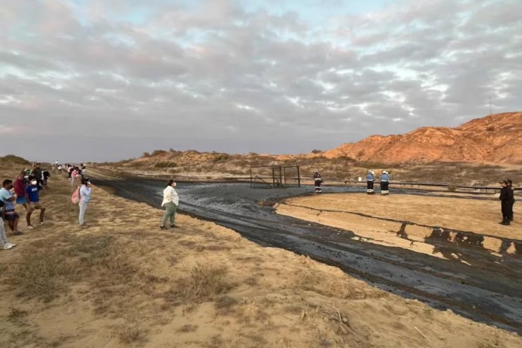 <p>Derrame de Petroperú en la planta de Talara impacta al turismo y ocasiona suspensión de clases escolares</p>