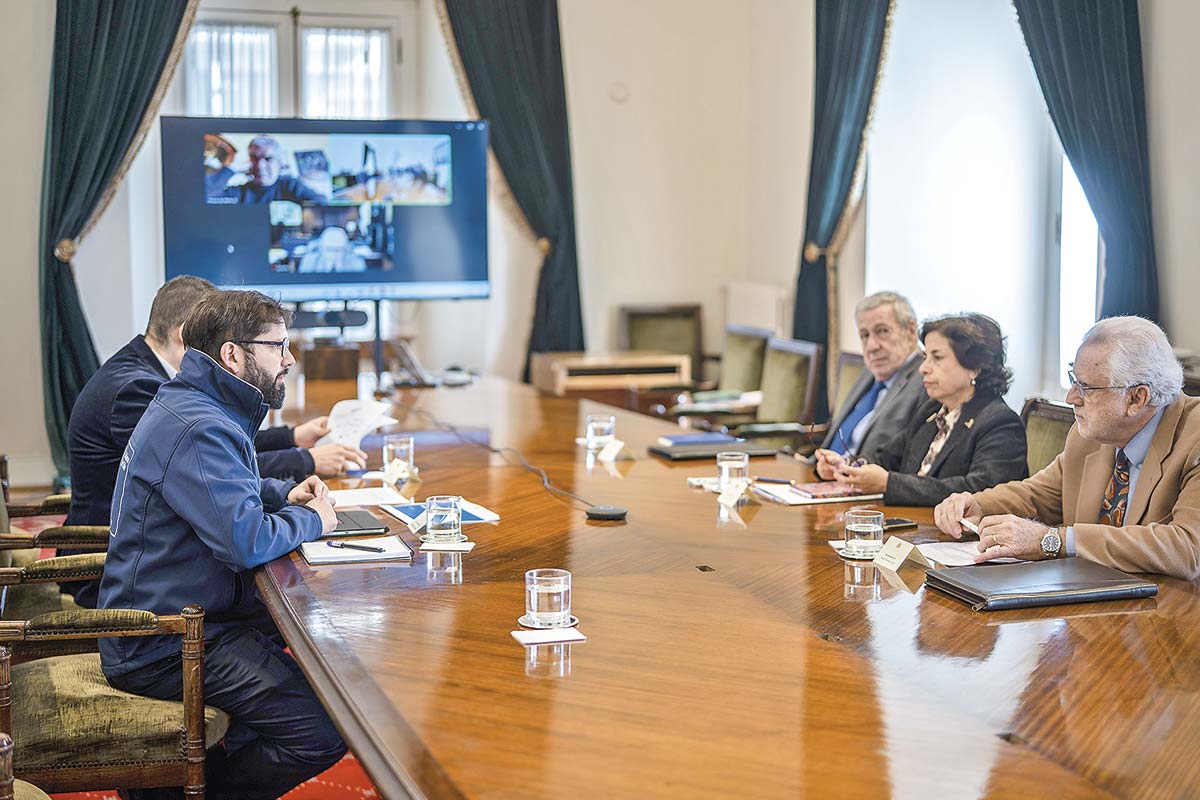 <p>Boric lideró una reunión con autoridades de Hacienda, Minería, Cancillería y Codelco. Foto: Presidencia</p>
