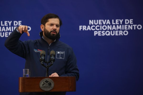 Boric al promulgar la nueva Ley de Fraccionamiento Pesquero: “Somos empleados del pueblo, no de los poderes fácticos o las grandes empresas"