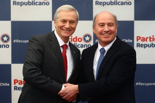 <p>Hace un año  y medio que el candidato Kast comenzó a intercambiar puntos de vista con Jorge Quiroz. Foto: Aton Chile</p>