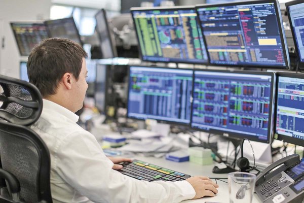 Alza en el precio del cobre y repunte de acciones mineras impulsan a la Bolsa de Londres a máximos históricos