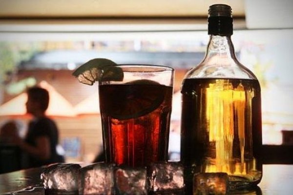 <p>¿Chileno o peruano? El pisco nacional obtuvo un importante triunfo en India</p>