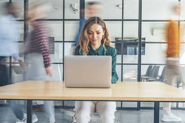 Inteligencia artificial y el modelo híbrido ponen bajo amenaza el aprendizaje en el trabajo