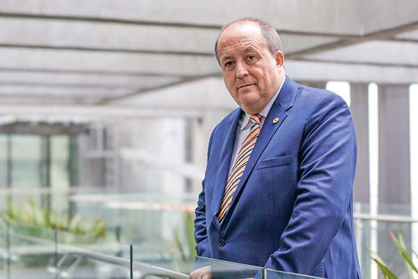 <p>Fiscal Valencia justifica numerosos viajes durante su gestión: “Lo que hemos hecho, es trabajar muy duro (…) Aun a riesgo de mi salud”</p>