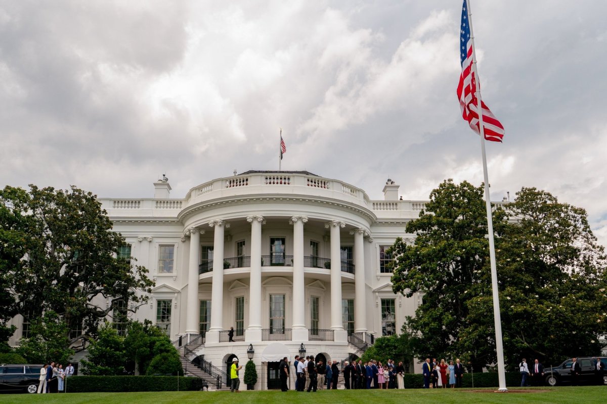 <p>UE aplaza represalias a EEUU, mientras Casa Blanca dice que Trump no está satisfecho con propuestas comerciales y procedería con aranceles</p>