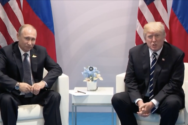 <p>Ahora en DF | Trump amenaza a Rusia con "100% de aranceles secundarios" si no prosperan las negociaciones con Ucrania</p>