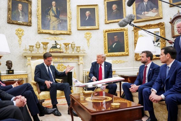 Trump amenaza con imponer aranceles secundarios del 100% a Rusia si no pone fin a guerra en Ucrania