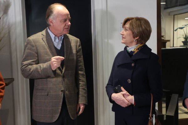 <p>Antonio Walker, presidente de la SNA, junto a la candidata Matthei.</p>