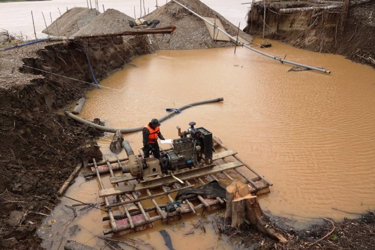 <p>La minería informal e ilegal en Perú detiene el avance de las concesiones en la industria</p>