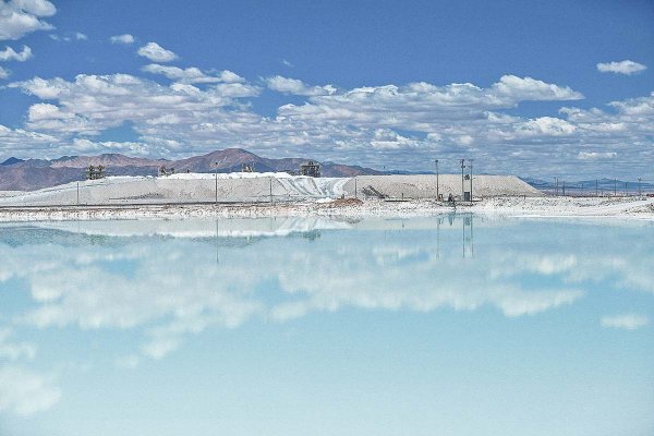 Acciones de SQM y Albemarle se disparan tras orden de paralización a productor chino de litio