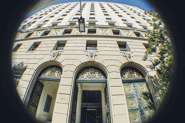 <p>El inédito rayado de cancha de Hacienda a dos consejeros del CFA por potenciales conflictos de interés</p>