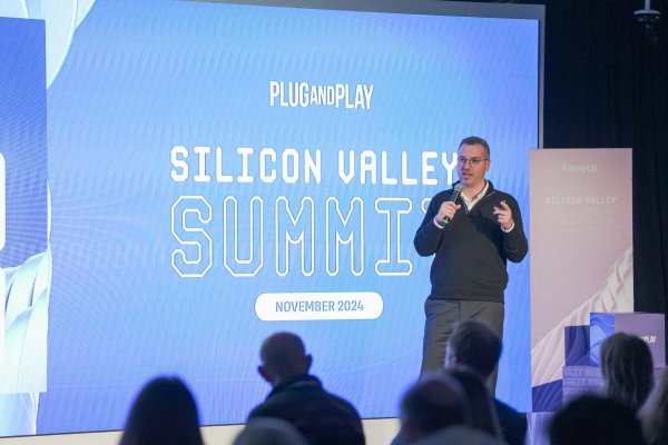 El abogado chileno que invierte en más de 300 startups desde San Francisco y acaba de cerrar fondo de US$ 50 millones