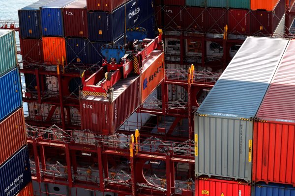 Unión Europea se prepara para adoptar un plan de represalias a medida que se endurece la postura comercial de EEUU