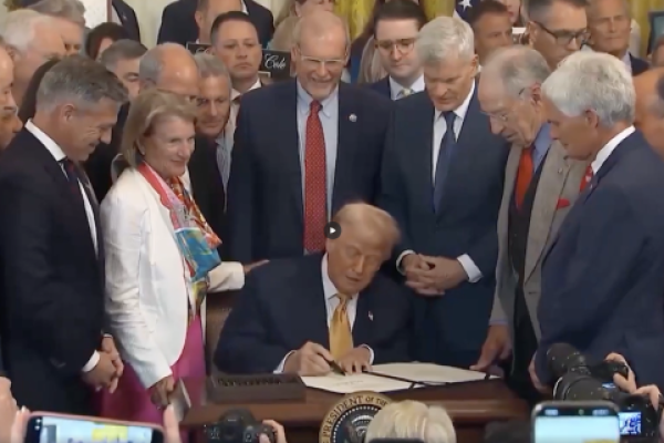 <p>Ahora en DF | Trump celebra seis meses de su segundo mandato al frente de un país "renacido"</p>