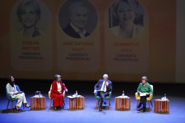 El intenso fuego cruzado que protagonizaron Jara, Kast y Matthei en cumbre del salmón en Frutillar