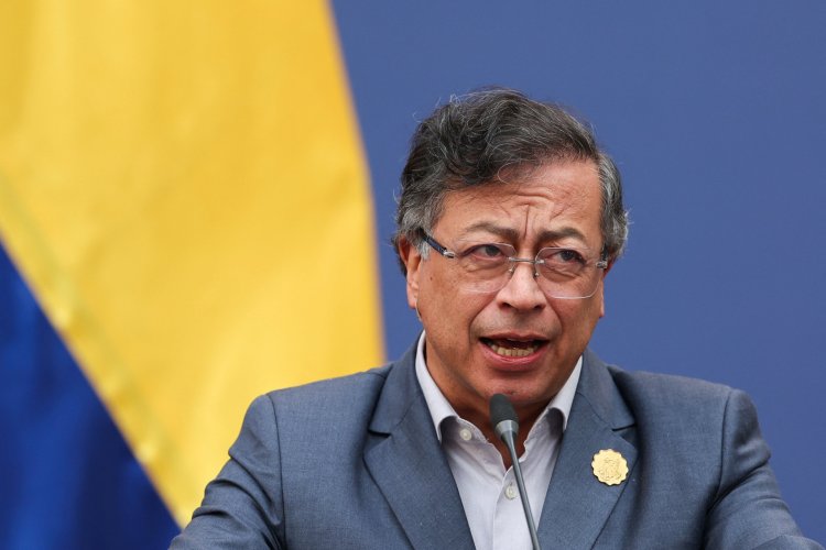 <p>Petro amenaza con cambiar unilateralmente contrato de concesión de Glencore si sigue exportando carbón a Israel</p>