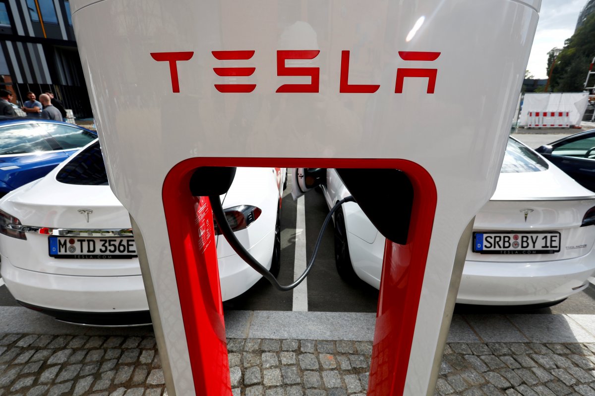 <p>Tesla reporta utilidades bajo lo estimado, pero destaca mejora en margen de rentabilidad y expectación por nuevos lanzamientos</p>