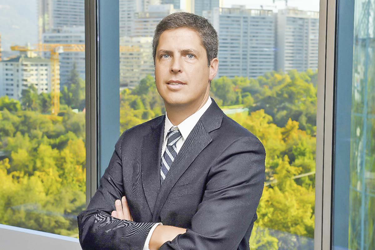 <p>Fernando Parga, socio líder EY Parthenon Chile: “El entorno económico interno en Chile sigue siendo incierto, con expectativas cautas en ventas, utilidades y empleo”</p>