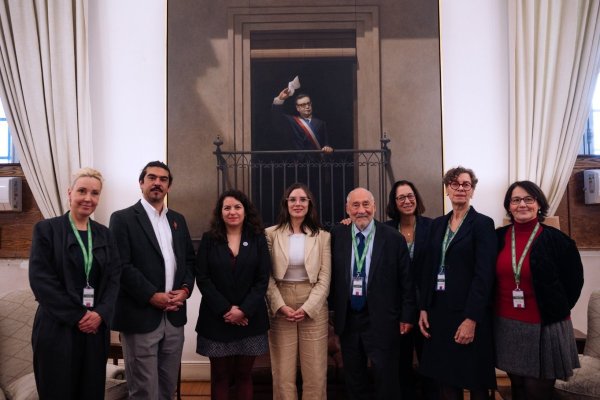 Fotos con Jara, firma de libros y guiños a Allende: las agendas paralelas de los invitados a la cumbre progresista en Chile