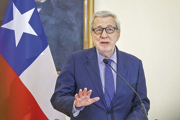 Van Klaveren sobre negociaciones con EEUU: mantener un arancel del 10% “sería algo relativamente positivo”