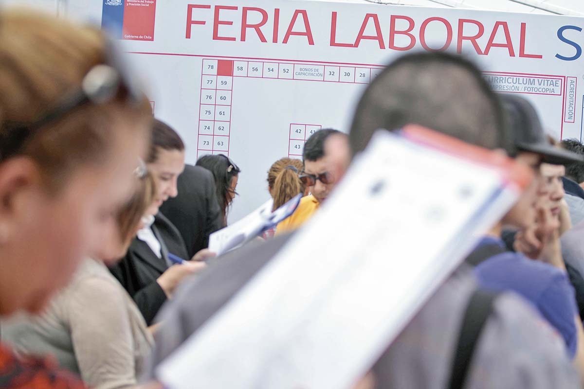 <p>Mercado laboral en crisis: desocupación al alza, nula creación de empleos y crece tiempo de búsqueda de trabajo</p>