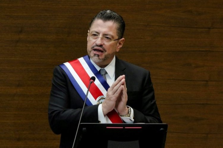 <p>Vicepresidente, ministro de Finanzas y otros cinco miembros del gabinete de Costa Rica renuncian a su cargo</p>