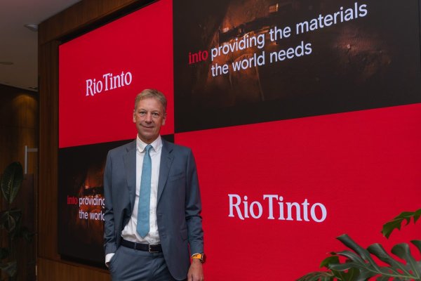Ganancias de Rio Tinto caen a mínimo de cinco años mientras guerra comercial golpea los precios de los metales