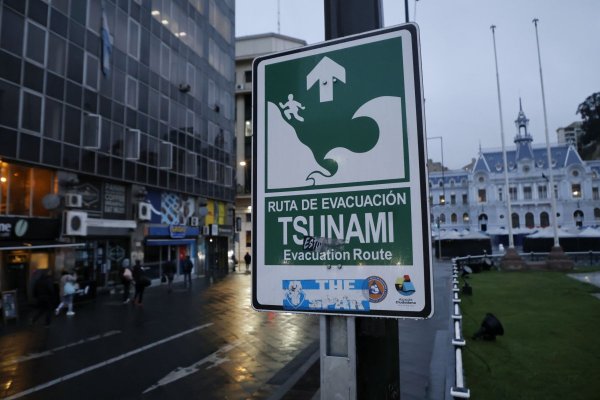 Puertos chilenos cierran ante la amenaza de tsunami y orden de evacuación: equipos evaluarán operaciones durante el día