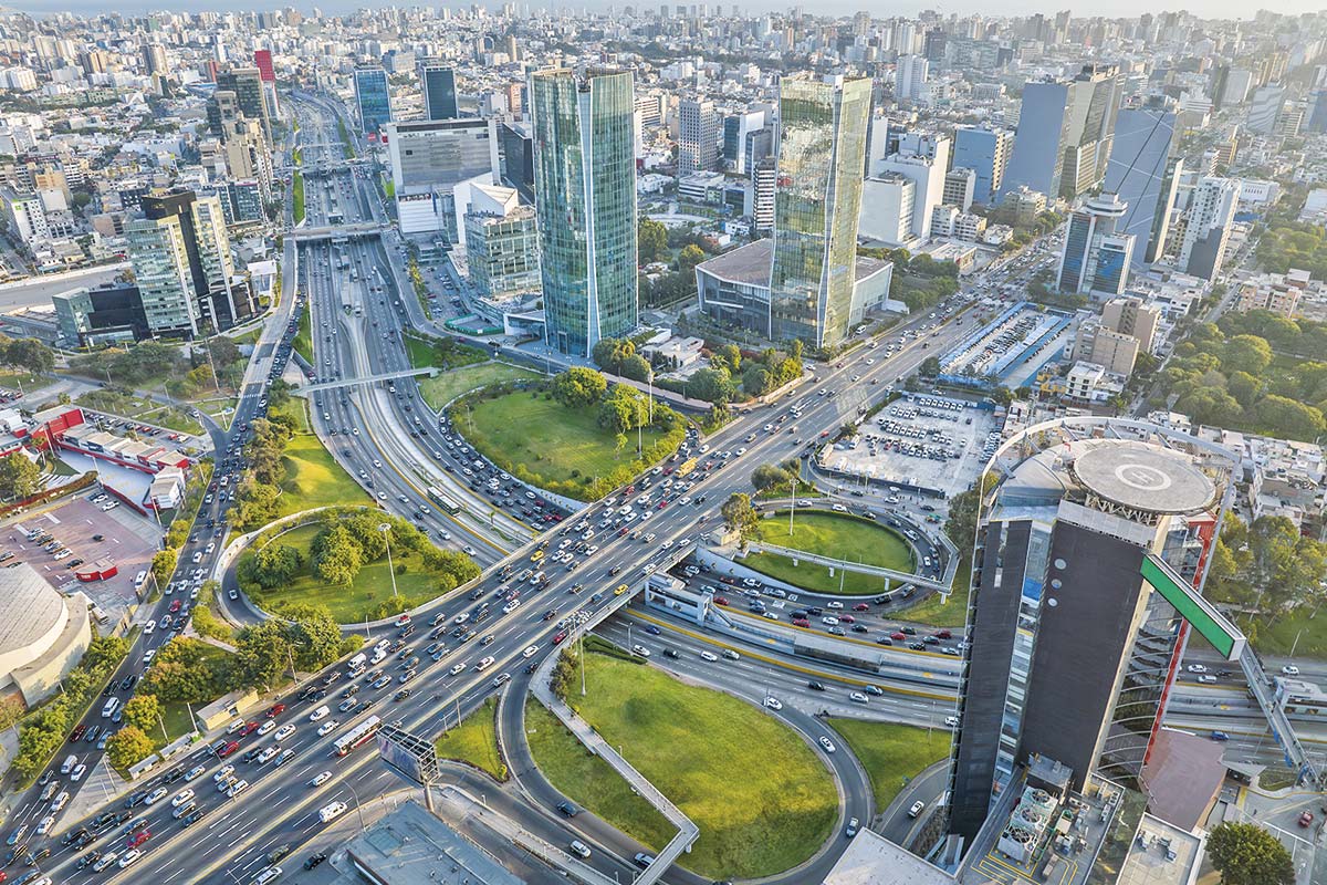 <p>Bancos chilenos en Perú mejoran sus resultados, pero Ripley reduce sus empleados, tarjetas y oficinas</p>