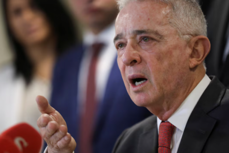 Colombia: sentencian a exPresidente Uribe a 12 años de prisión domiciliaria por dos delitos