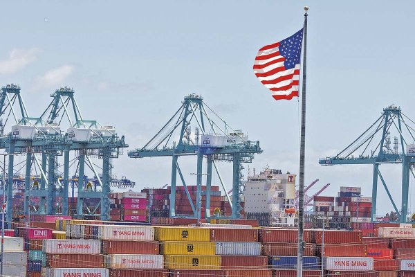 EEUU reduce su déficit comercial en junio a su nivel más bajo desde 2023: aranceles se dejaron sentir en caída de importaciones