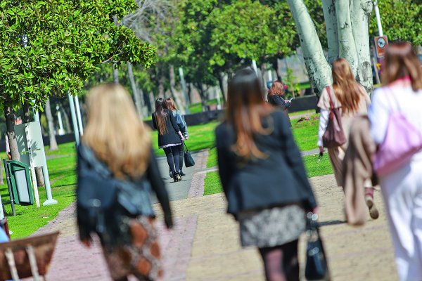 <p>Economistas respaldan propuesta de ChileMujeres de implementar un Subsidio Protege “invertido” para incentivar la contratación femenina</p>