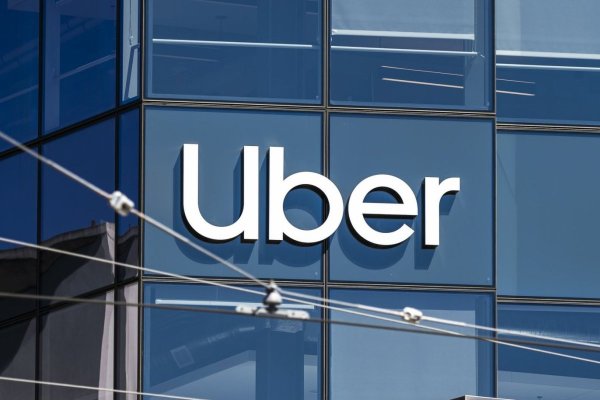 Uber informa resultado mejor al esperado, pero acción cae por preocupación sobre unidad clave de viajes compartidos