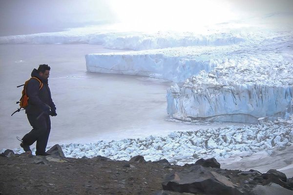 Marcelo Leppe, el científico chileno cuyo nombre es ahora una isla en la Antártica