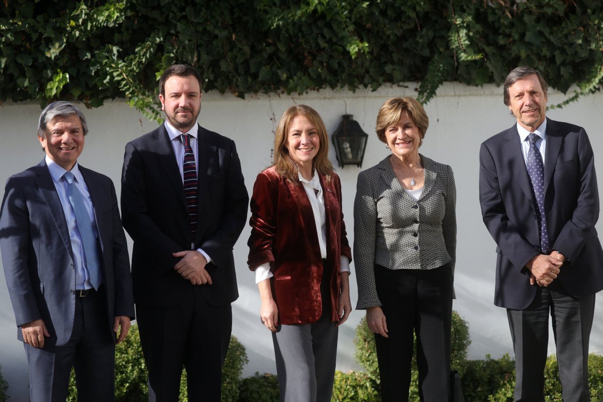 <p>La multigremial inició su ciclo de reuniones con las cartas a La Moneda. Crédito: Aton.</p>