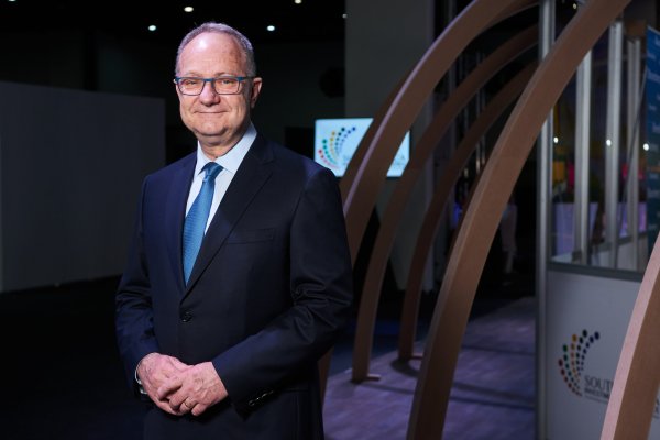Codelco designa al célebre minero australiano Mark Cutifani para liderar auditoría internacional por accidente en El Teniente