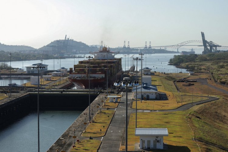 <p>Canal de Panamá planea lanzar en 2026 licitación para construir y operar dos nuevos puertos</p>